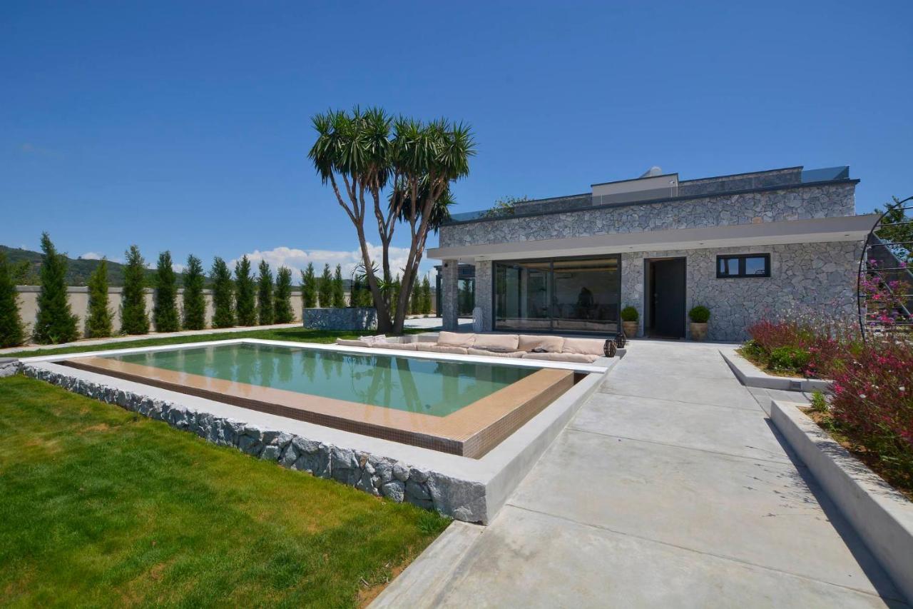 Villa Flamingo - 4 Bedrooms - Private Pool - Next To Renowned Issos Beach & Lake Korission Línia Extérieur photo