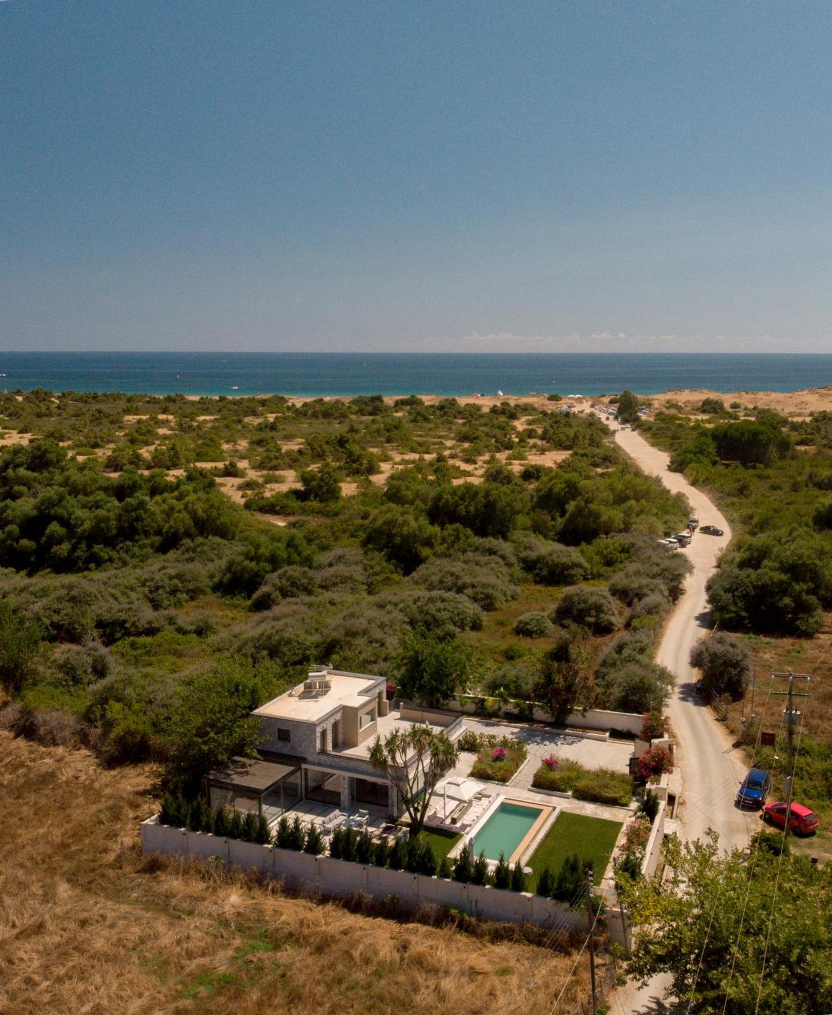 Villa Flamingo - 4 Bedrooms - Private Pool - Next To Renowned Issos Beach & Lake Korission Línia Extérieur photo
